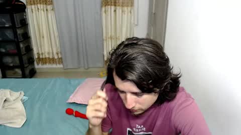 Snapshot of myke_xxx chatting on 05/17/26, 01:03 mike online show from 05/17/26, 01:03