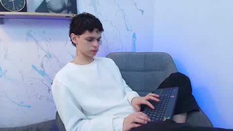 Mykel   online show from 11/05/25, 02:39