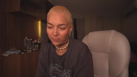 jacke BUNNY online show from 02/15/25, 12:37