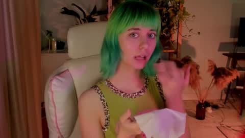 MylaFlores online show from 10/05/25, 09:45