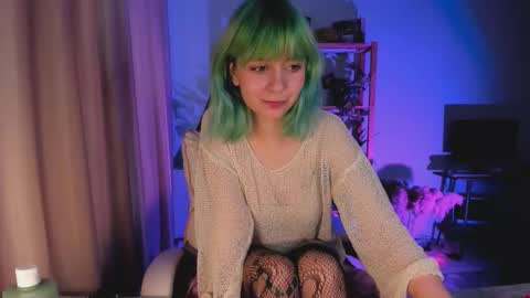 MylaFlores online show from 11/30/25, 05:22