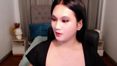 Lovely Luisa online show from 12/22/25, 02:41