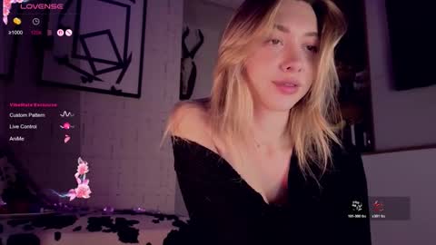 mynameisnikki_ online show from 11/21/25, 06:23