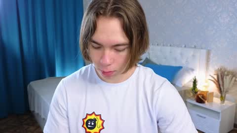 Snapshot of myshkek chatting on 01/22/25, 01:10 Mickey online show from 01/22/25, 01:10