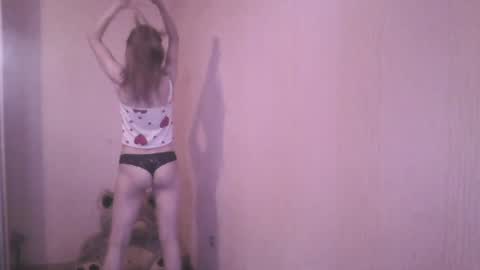 Snapshot of mysterious_blondy chatting on 07/28/26, 12:48 mysterious_blondy online show from 07/28/26, 12:48