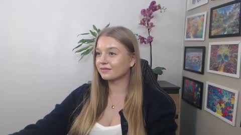 Erica online show from 03/11/25, 02:29