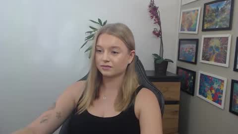 Erica online show from 10/06/25, 08:23