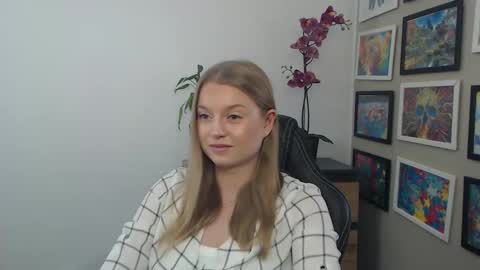 Erica online show from 04/28/26, 11:37