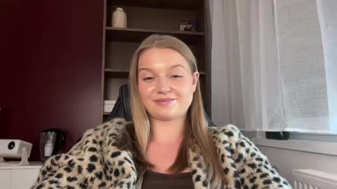 Erica online show from 05/28/26, 01:52