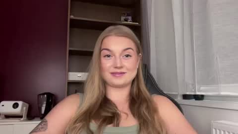 Snapshot of mysteryericax chatting on 07/10/26, 11:57 Erica online show from 07/10/26, 11:57