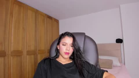 Elena online show from 10/19/25, 09:48