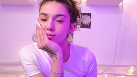 Snapshot of mystica_ chatting on 01/10/25, 10:06 MILLI online show from 01/10/25, 10:06