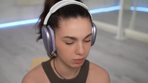 Snapshot of mystica_ chatting on 03/07/25, 10:13 MILLI online show from 03/07/25, 10:13