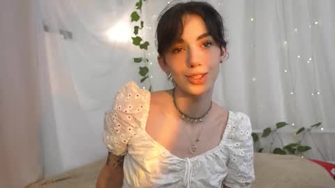 Snapshot of mystica_ chatting on 10/13/25, 06:35 MILLI online show from 10/13/25, 06:35