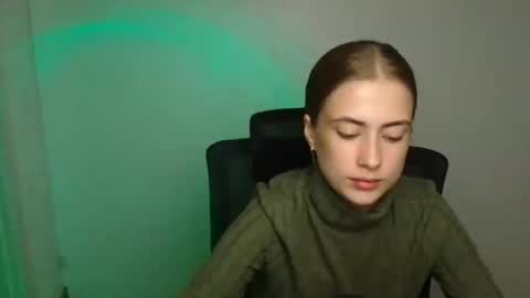 Emelie online show from 09/18/25, 05:09