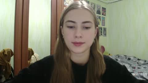 Emelie online show from 10/13/25, 12:21