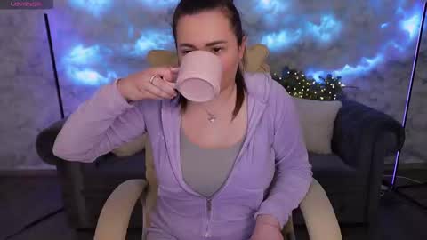 L O V E online show from 02/05/25, 07:39