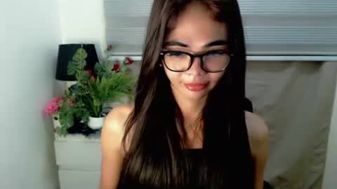 Snapshot of mysticofcum22 chatting on 11/19/25, 04:45 Krestine online show from 11/19/25, 04:45