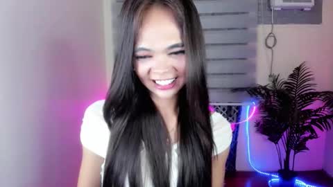 Snapshot of mysticofcum22 chatting on 11/25/25, 01:33 Krestine online show from 11/25/25, 01:33