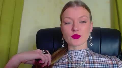 mysticvenus_ online show from 12/05/25, 02:47