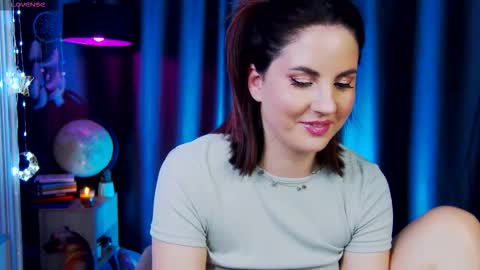 Snapshot of mystique_girl_ chatting on 02/21/26, 06:42 Angeline online show from 02/21/26, 06:42