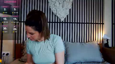 Snapshot of mystique_girl_ chatting on 07/20/26, 04:31 Angeline online show from 07/20/26, 04:31