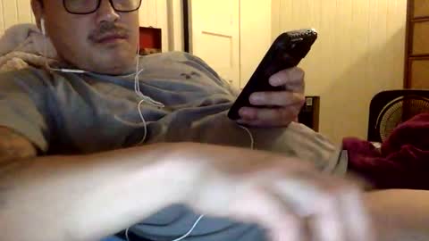 str8 dom alphaAsian Daddy type. sorry not bi or  curious but i dont judgediscrimenate. online show from 01/11/26, 02:11