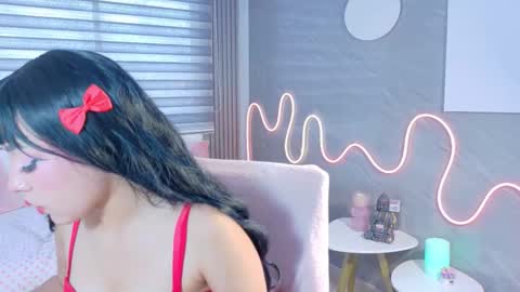 Snapshot of naaomi_cute chatting on 10/18/25, 08:53 naaomi_cute online show from 10/18/25, 08:53