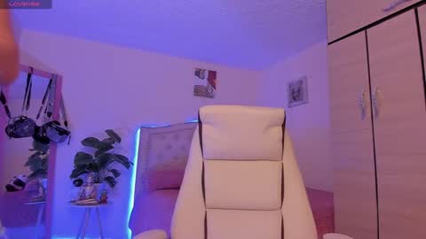 Snapshot of naath_ chatting on 01/07/25, 02:20 anny online show from 01/07/25, 02:20