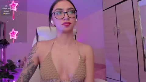 Snapshot of naath_ chatting on 01/27/25, 09:33 anny online show from 01/27/25, 09:33