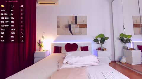 Nadia online show from 11/25/25, 05:02