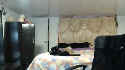 Nadia  online show from 12/23/25, 12:41