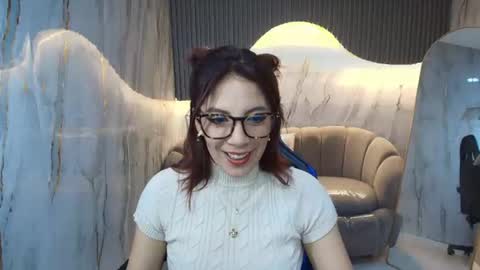 Snapshot of nadia_r_ chatting on 06/19/26, 07:39 Nadia online show from 06/19/26, 07:39