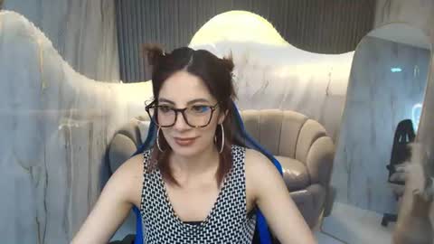 Snapshot of nadia_r_ chatting on 06/20/26, 07:38 Nadia online show from 06/20/26, 07:38