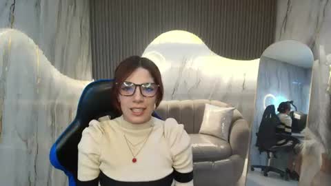 Snapshot of nadia_r_ chatting on 07/10/26, 08:00 Nadia online show from 07/10/26, 08:00