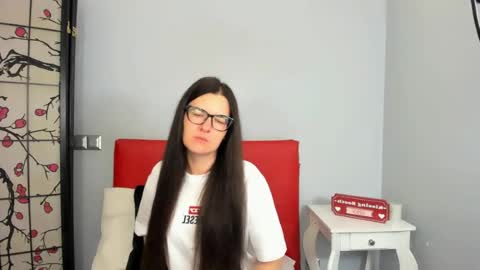 Snapshot of nadiatrue chatting on 06/19/26, 06:18 nadiatrue online show from 06/19/26, 06:18