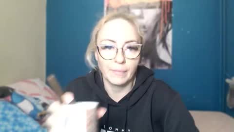 nadinnnea online show from 11/17/25, 08:42