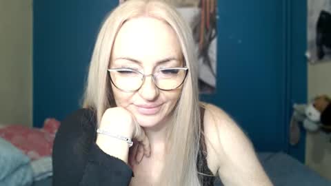 nadinnnea online show from 11/24/25, 10:26