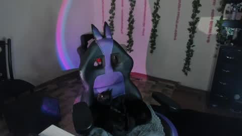 naeniademont online show from 06/05/26, 03:51