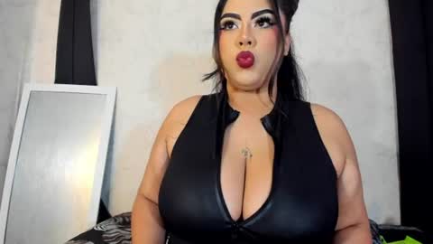 Snapshot of nahiara_lee_ chatting on 06/25/26, 12:20 Nahia online show from 06/25/26, 12:20
