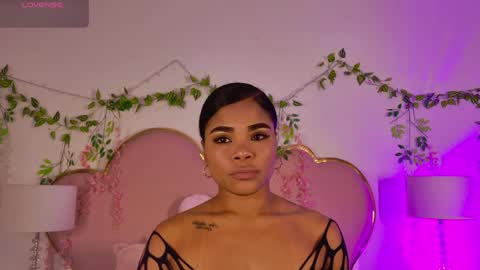 NahiaraReina  online show from 05/02/26, 02:00