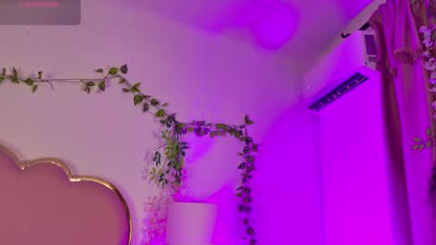 NahiaraReina  online show from 05/20/26, 01:28
