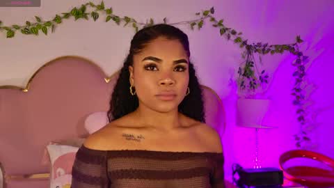 NahiaraReina  online show from 05/29/26, 01:42