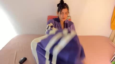 independent model online show from 02/09/25, 12:06