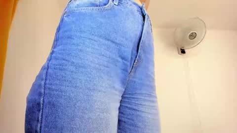 independent model online show from 02/17/25, 04:31