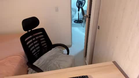 independent model online show from 06/17/26, 01:08