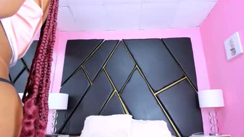 Nahomy online show from 10/25/25, 02:35