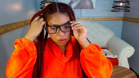 Nahomy online show from 11/01/25, 10:23