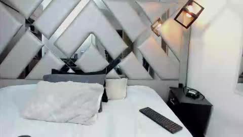 Nahomi  online show from 03/17/26, 09:40