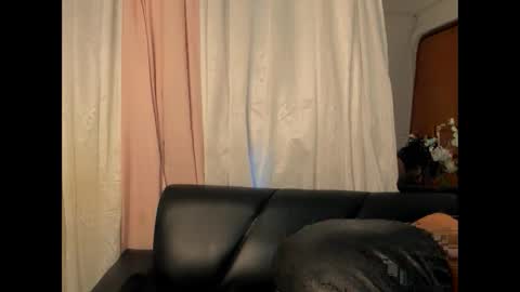 nahomy_hancook online show from 11/25/25, 11:16